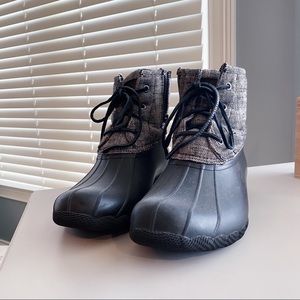 SPERRY Saltwater Duck Boots in black and tweed.